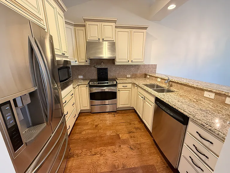 1102 Kinloch Dr — Photo 7