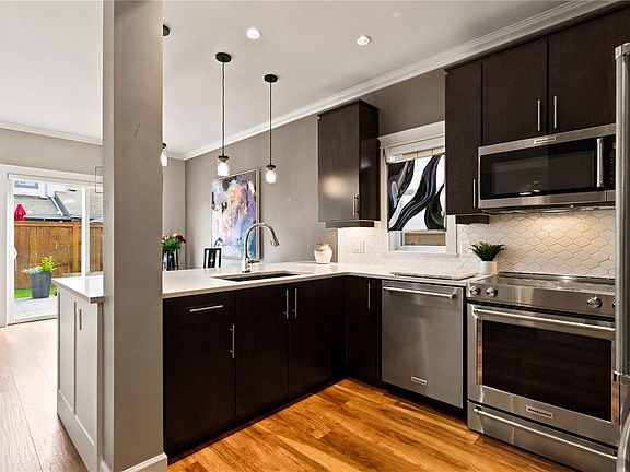5th image of 2210 Sooke Rd #6