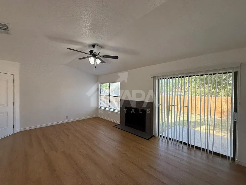 3 bed, 1150 sqft, $1,800 — Photo 4