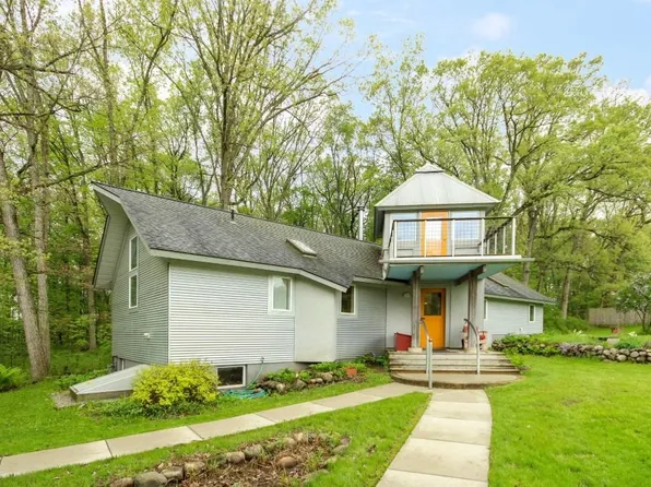 7227 Wheeler Dr, Whitmore Lake, MI 48189