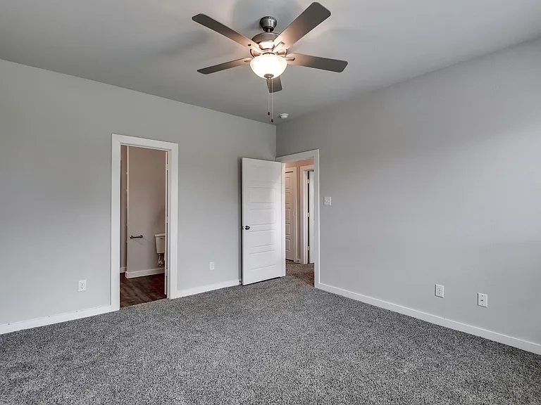 752 Wheatfield Dr — Photo 15