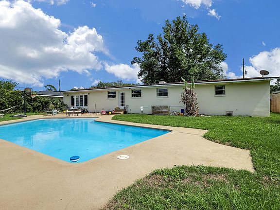 3rd image of 3725 Leewood Ln