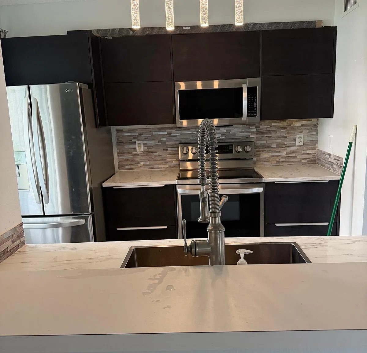 3 bed, 1364 sqft, $2,350 — Photo 3