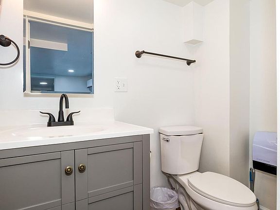 5th image of 1702 McMinn St #2