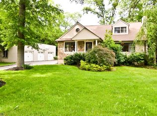 897 Best Ct, Ridgewood, NJ 07450