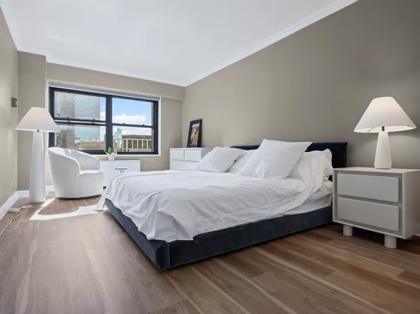 20 West 64th Street image 8 of 17