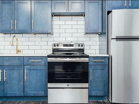 3rd image of 130 Hart St APT 3