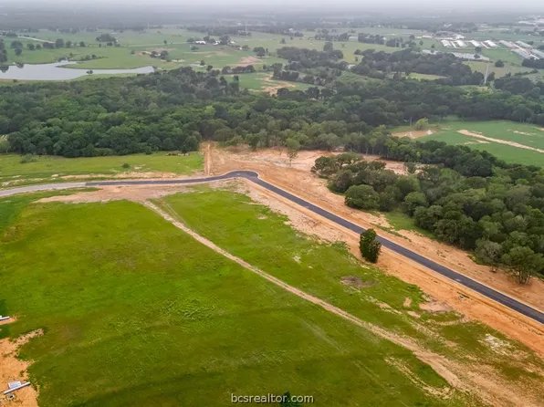 143 Pueblo Dr, Caldwell, TX 77836