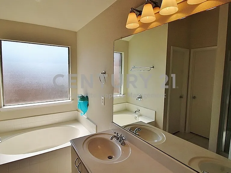 2816 Park Springs Dr — Photo 16