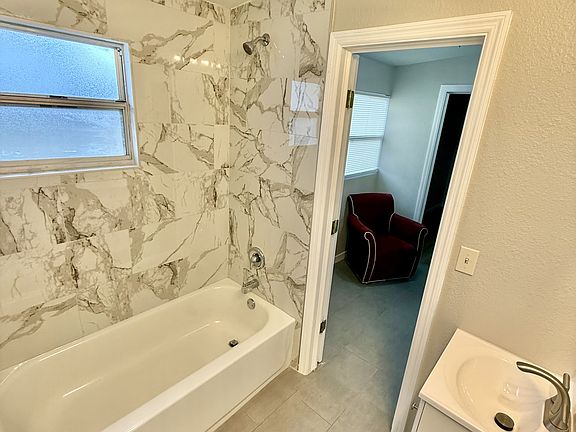 3rd image of 3148 W Cordelia St Unit A