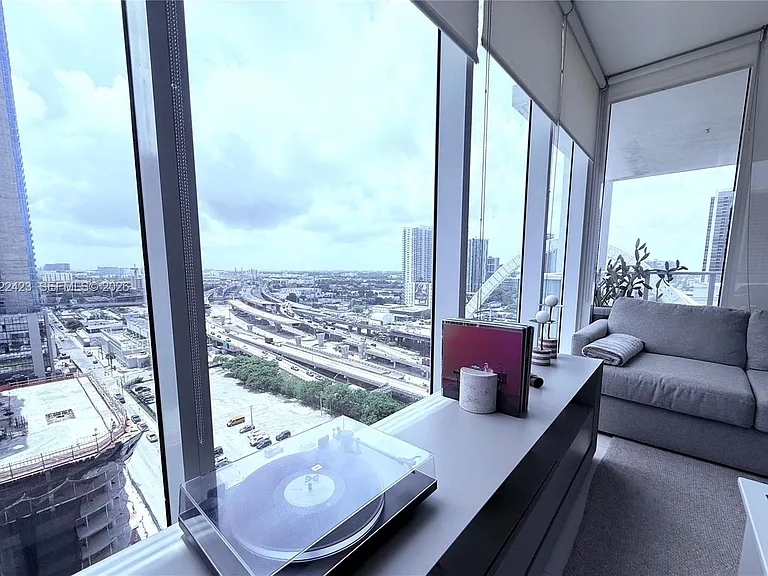 1040 Biscayne Blvd #1606 — Photo 9
