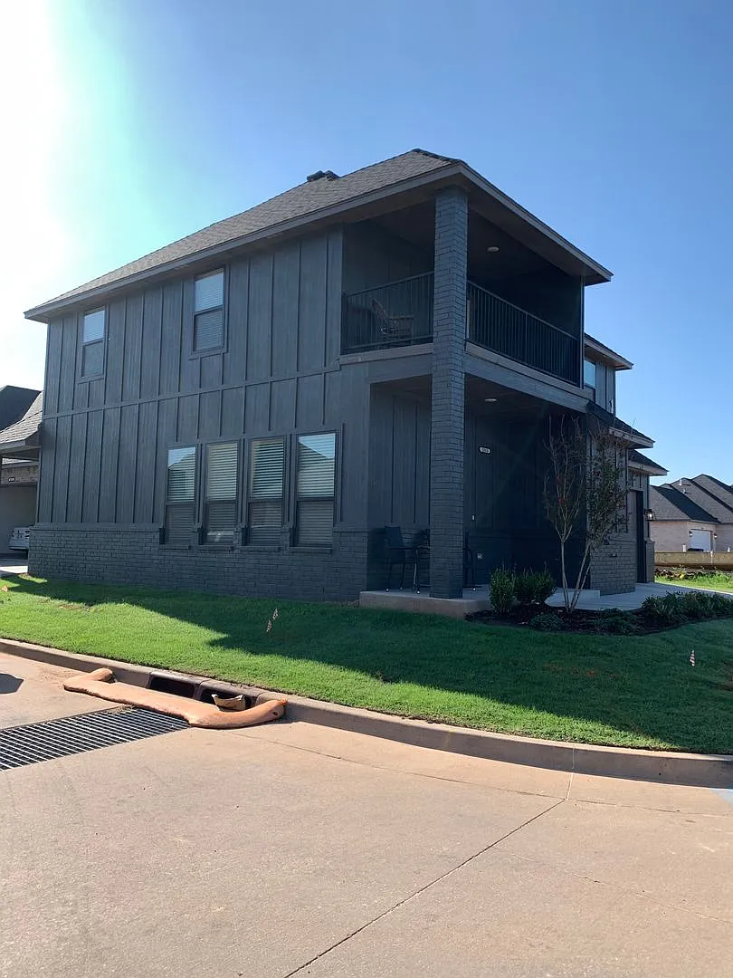 Fully Furnished 4 bed, 2.5 bath home in sought after gated community in NW Norman — Photo 4