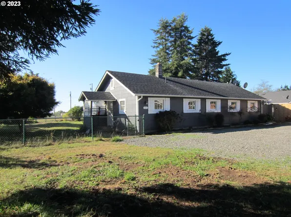 265 S Hazel St, Brookings, OR 97415