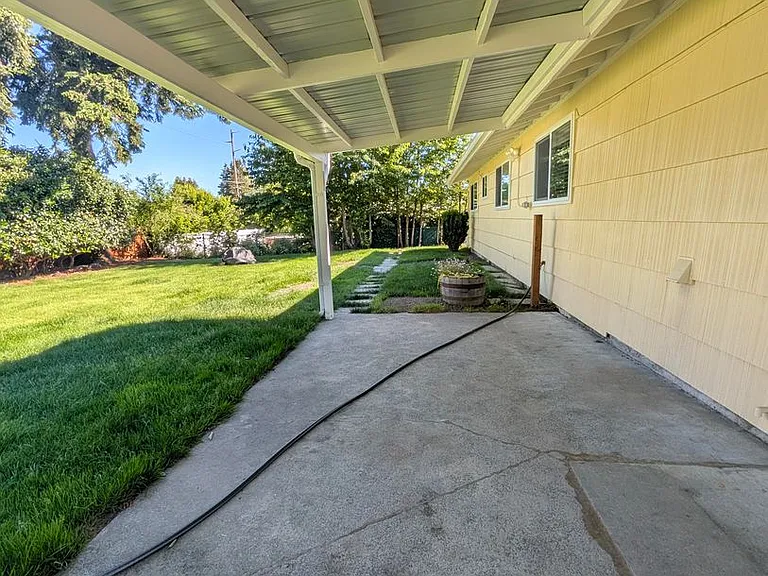3806 Pineneedle Dr NE — Photo 11