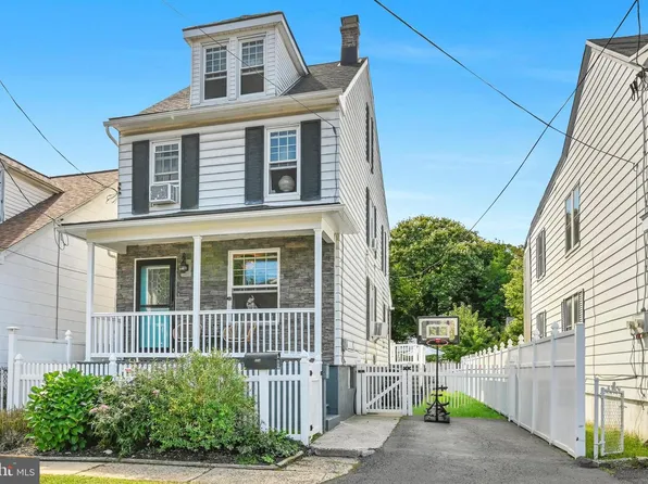 404 S Front St, Saint Clair, PA 17970