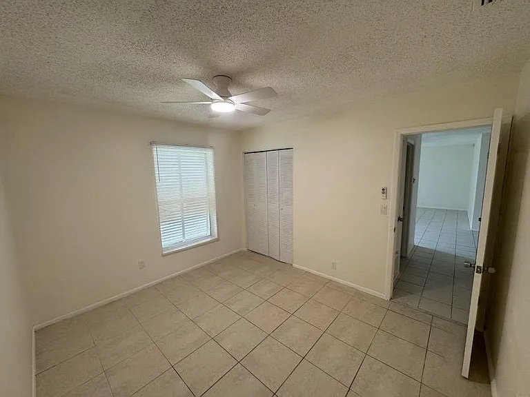 738 SW Ravenswood Ln — Photo 10