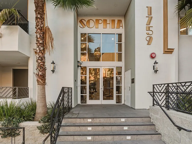 The Sophia - 1759 N Gower St — Photo 49