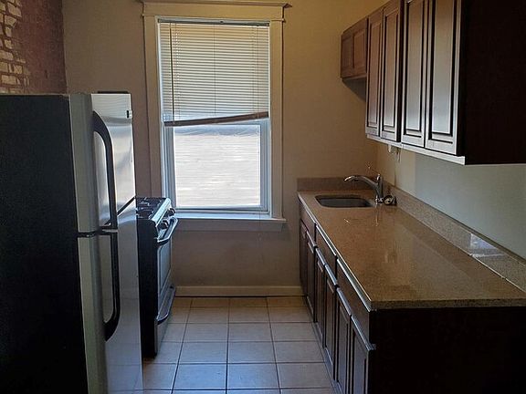 5th image of 907 S Sarah St #2N