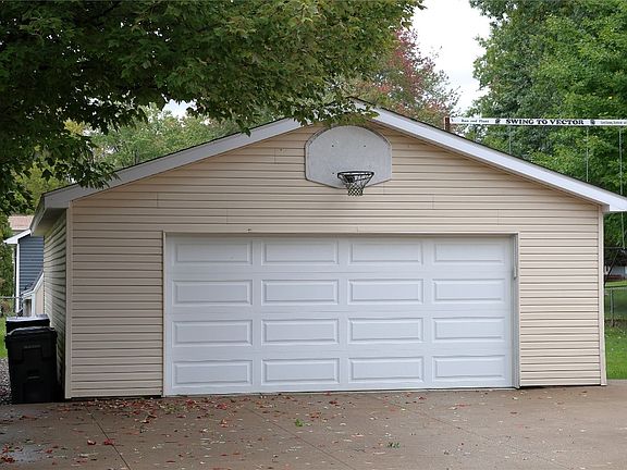 3rd image of 911 Aris Dr