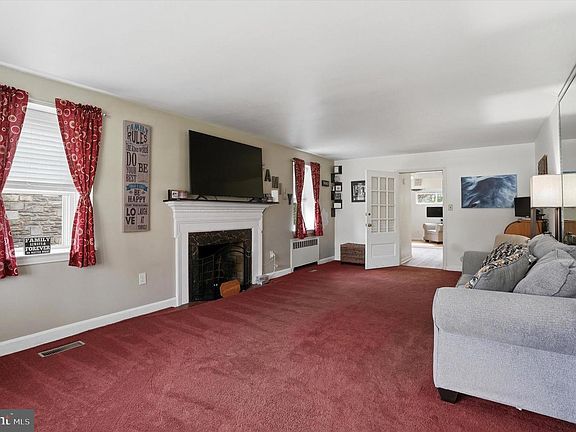 3rd image of 1016 Turner Ave