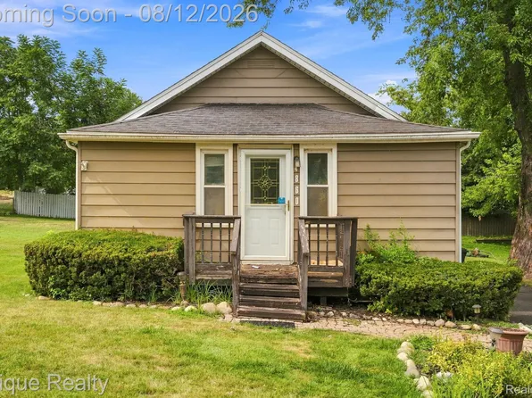 4860 Lakeview Ave, West Bloomfield, MI 48324