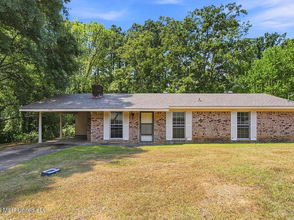 1st image of 608 Simpson Cir