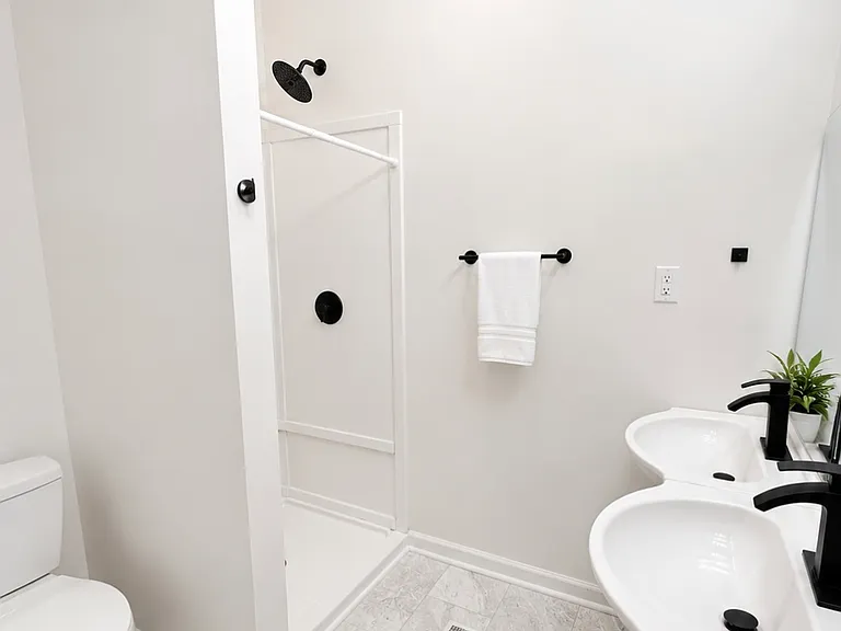 1229 Wasena Ter SW #A — Photo 11