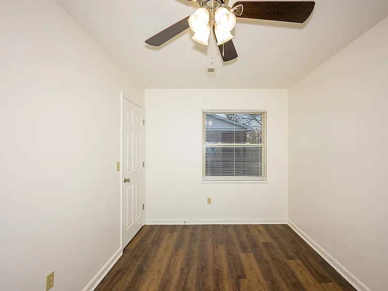 113 College Street Rd #E — Photo 12