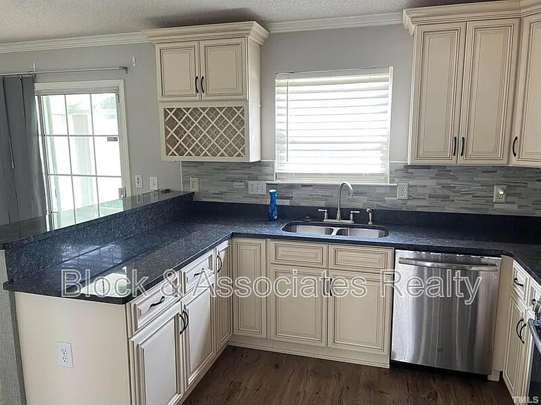 5013 Marathon Ln — Photo 6