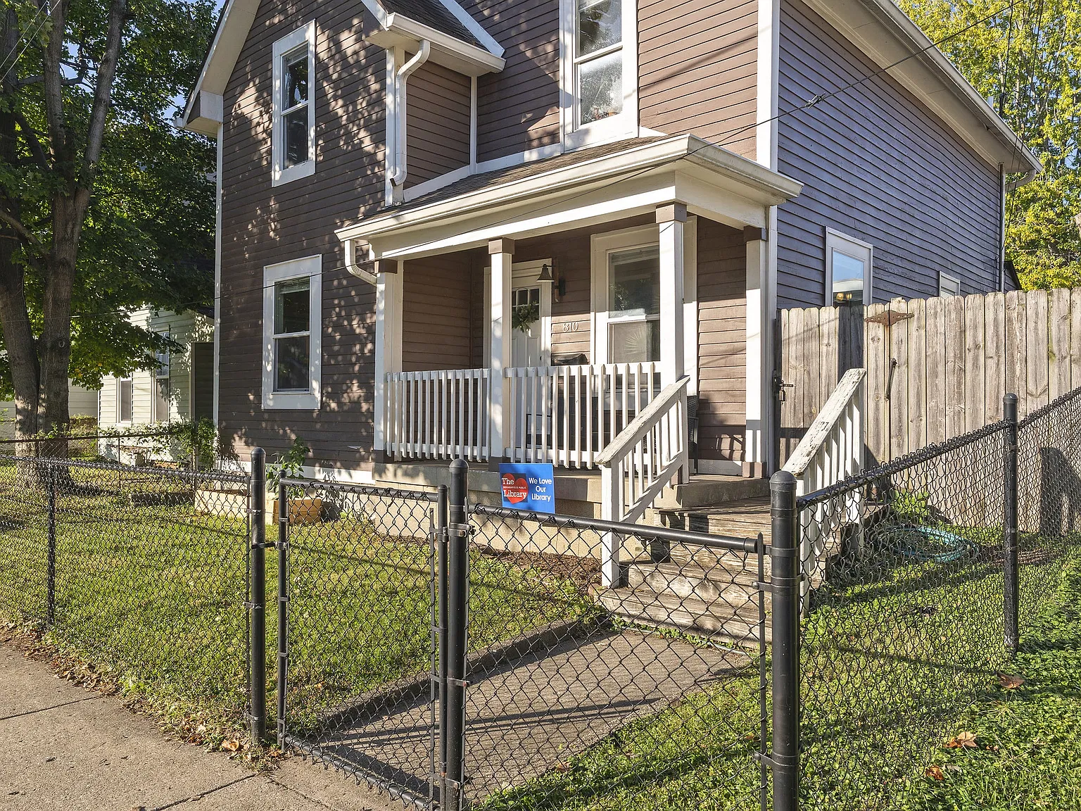 810 Olive St — Photo 2