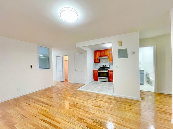 3rd image of 13258 59th Ave Floor 1