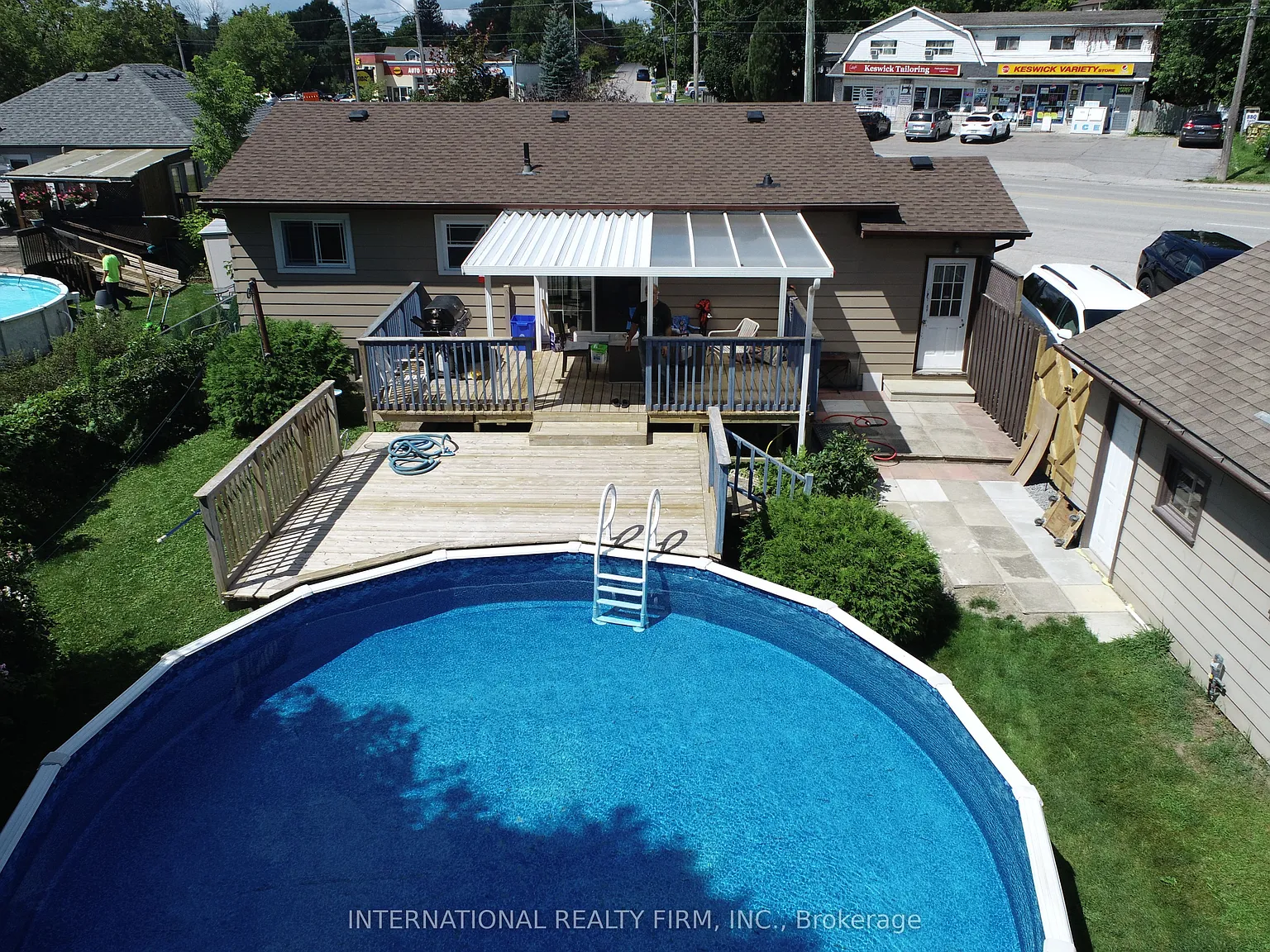 3 bed, $2,300 — Photo 4