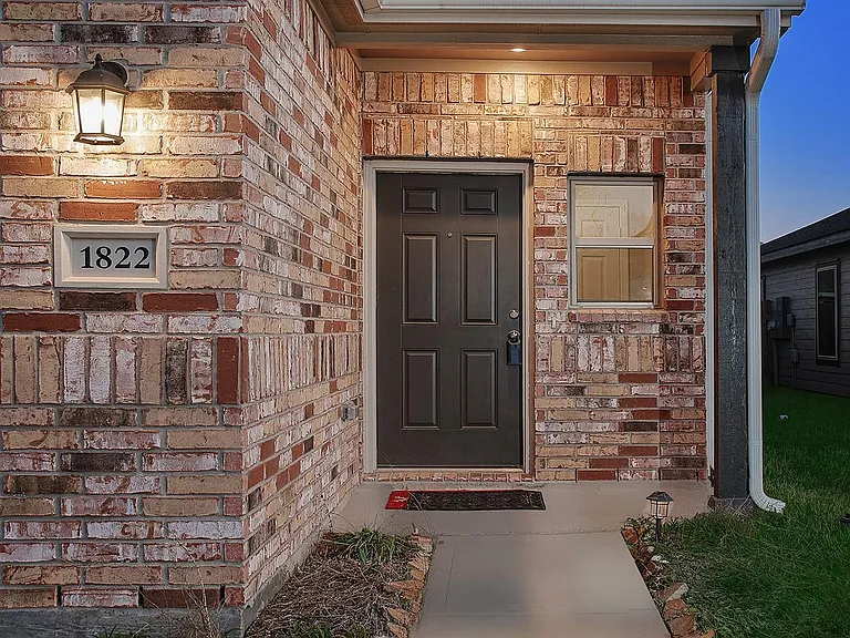 1822 Brushy Cedar Dr — Photo 2