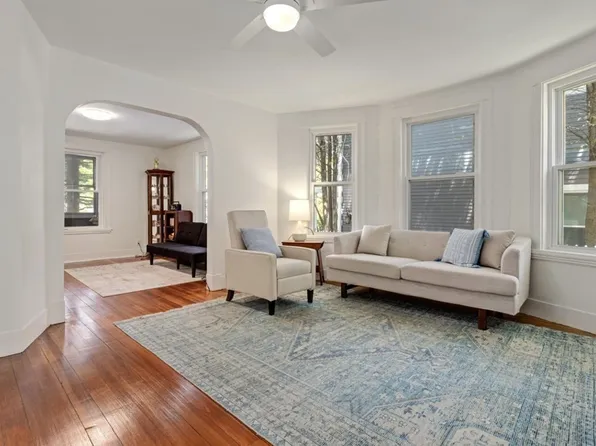 34 Eustis St, Saugus, MA 01906