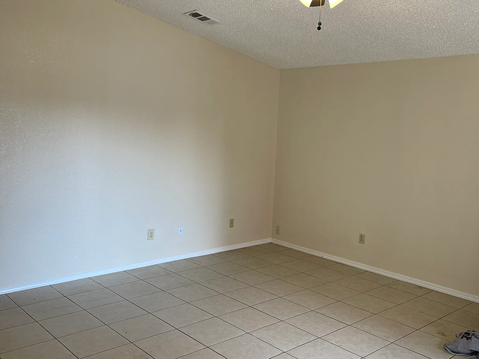 3 bed, 1400 sqft, $2,200 — Photo 3