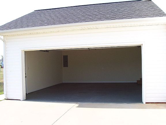 5th image of 108 Hayworth Ln