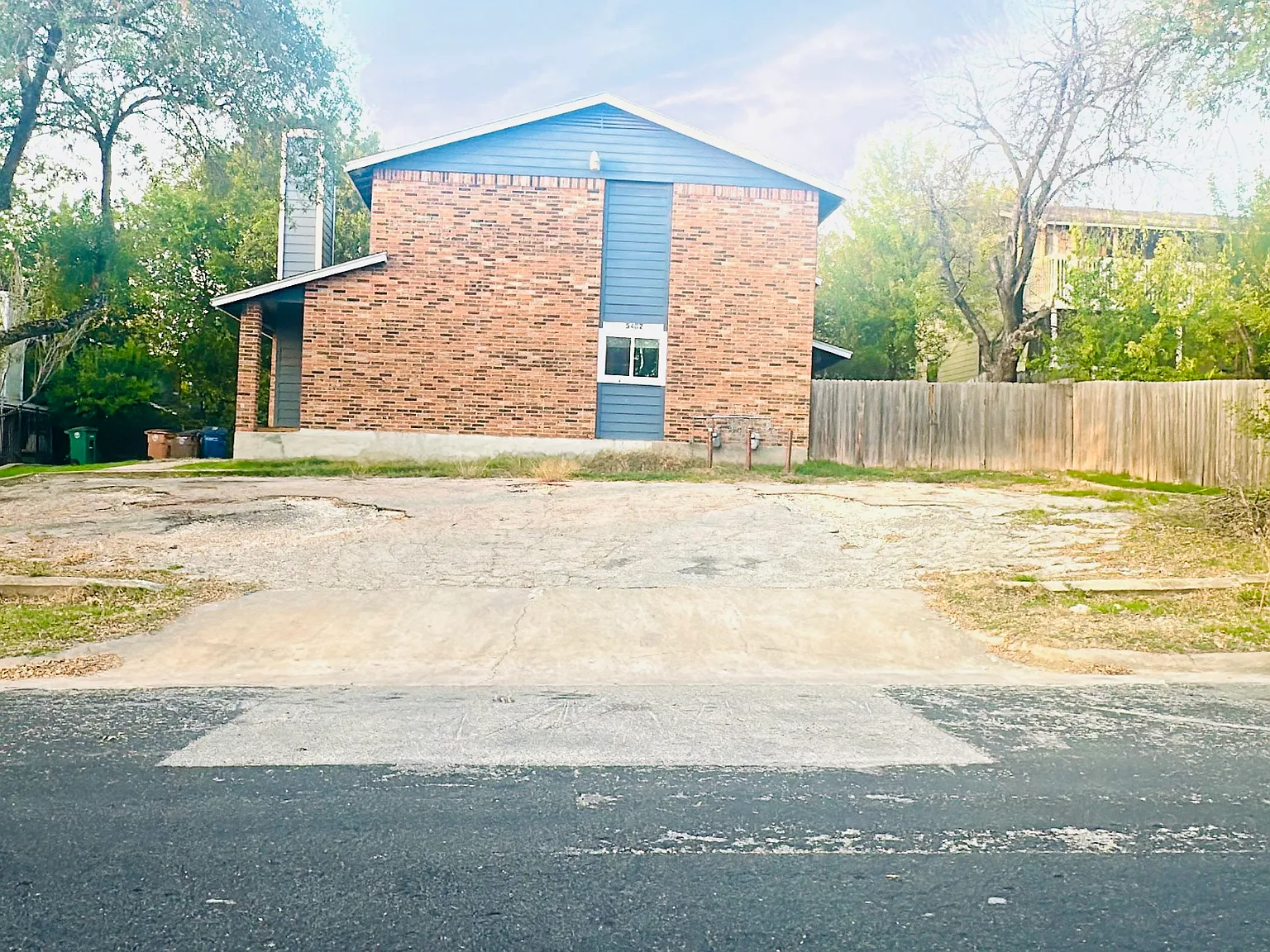 2 bed, 1.5 bath, 900 sqft, $1,400 — Photo 4