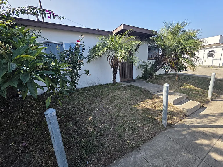 16811 Lakewood Blvd — Photo 9