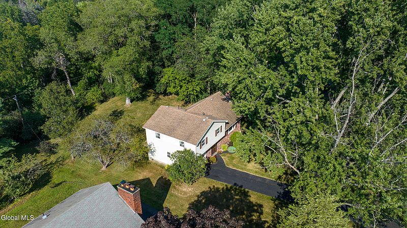 3rd image of 8 Knolls Road