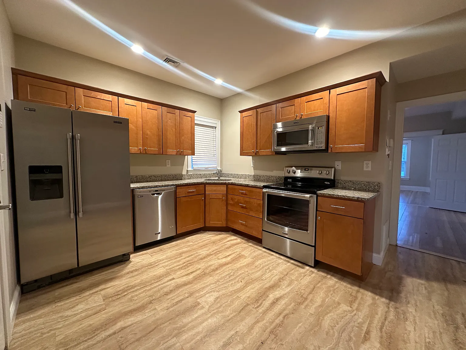3 bed, 1300 sqft, $3,000 — Photo 2
