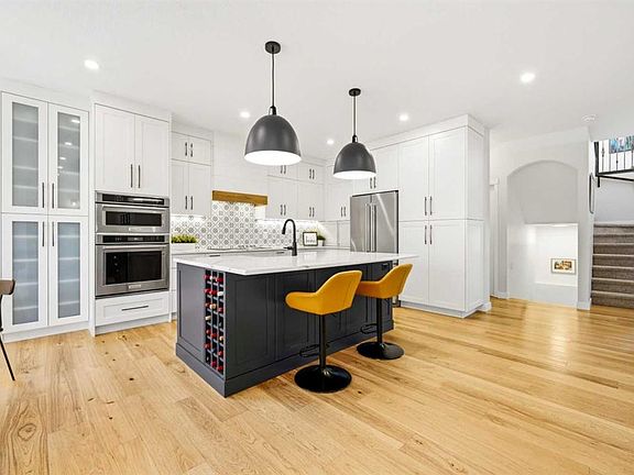 5th image of 383 E Springborough Way SW