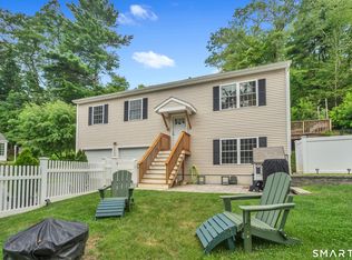 105A E Pattagansett Rd, Niantic, CT 06357