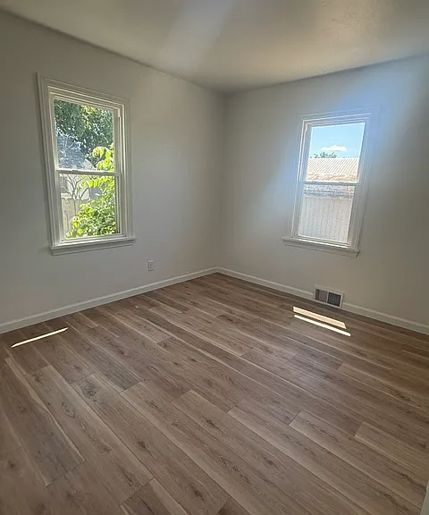 366 W South St — Photo 34