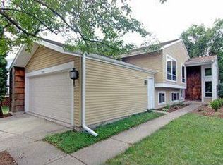 6366 Kindling Ct, Lisle, IL 60532