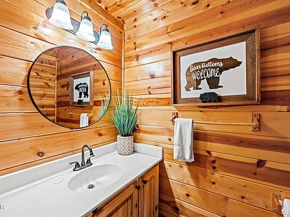 5th image of 1559 Rainbow Ridge Way