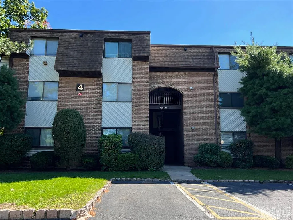 2 bed, 2.0 bath, 1248 sqft, $2,350 — Photo 2
