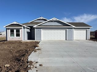 111 Cedar Cir, Alma, KS 66401