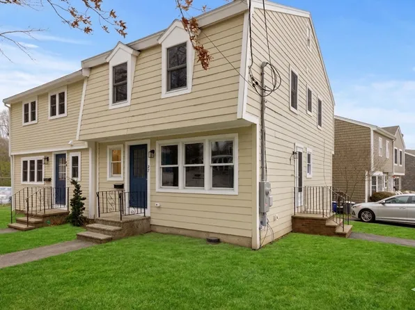 27 Village St #1, Marblehead, MA 01945