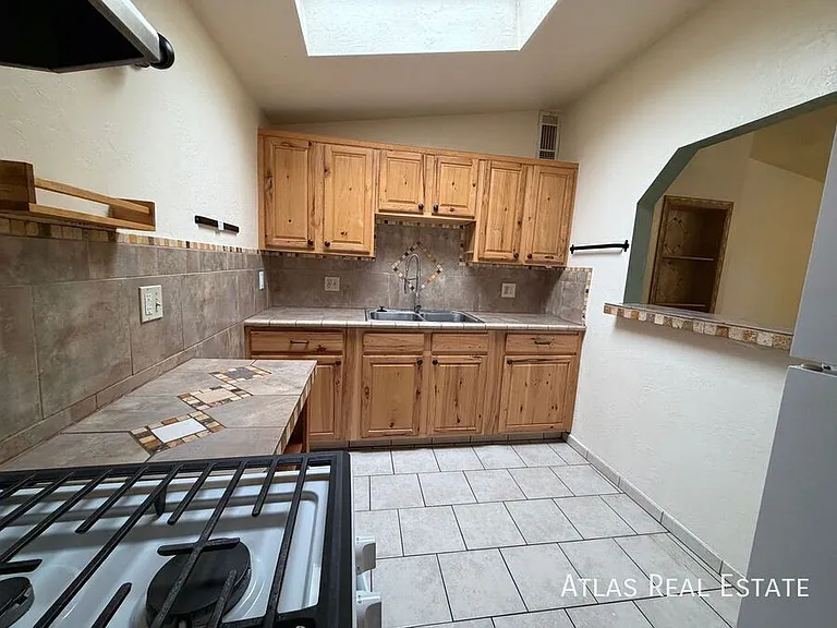1932 S Campbell Ave — Photo 30