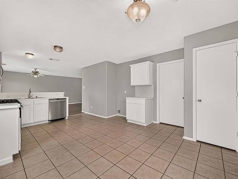 19451 Nasworthy Dr — Photo 20